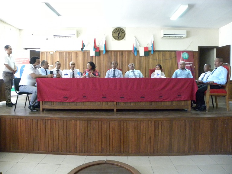 Réunion de synthèse de la mission du 1er au 02 mars 2022 à la salle d’audience de la Cour d’Appel de Toamasina entre la délégation...