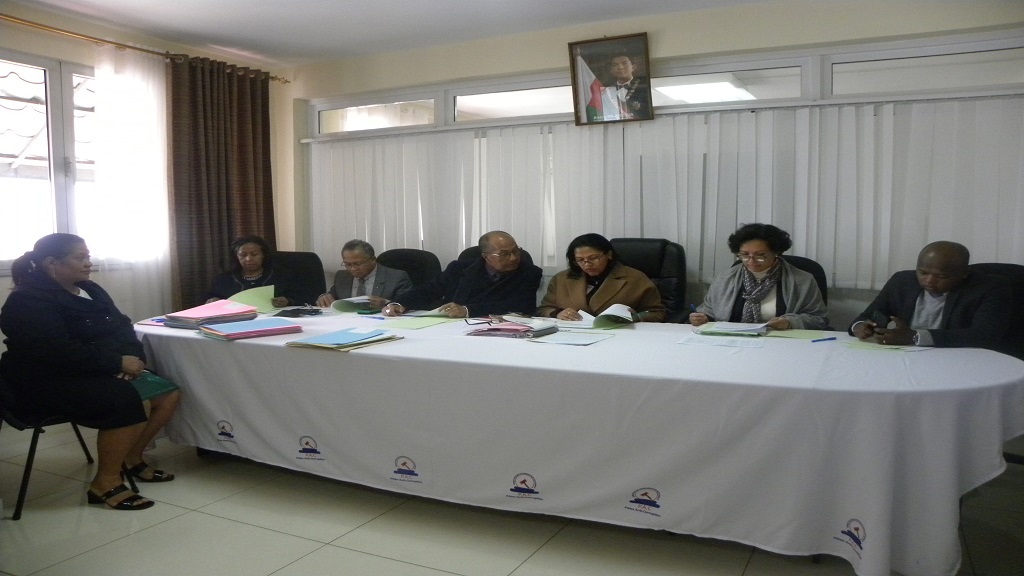 Le Comité de Recrutement des PAC présidé par Mme RANDRIAMANANTENASOA Landy Mbolatiana , Garde des Sceaux, Ministre de la Justice...