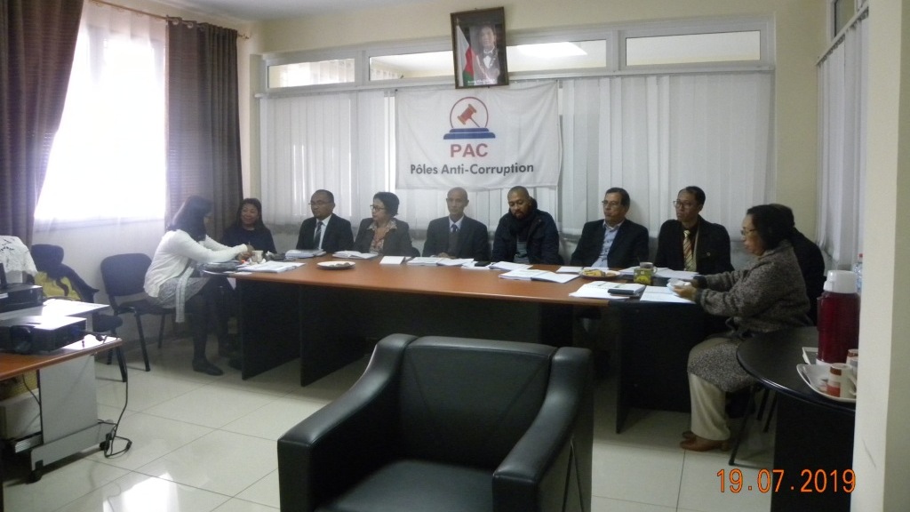 Présentation du deuxième Rapport Trimestriel  2019 des PAC (DCN et PAC Antananarivo) au bureau de la  Coordonnatrice Nationale des PAC AU...