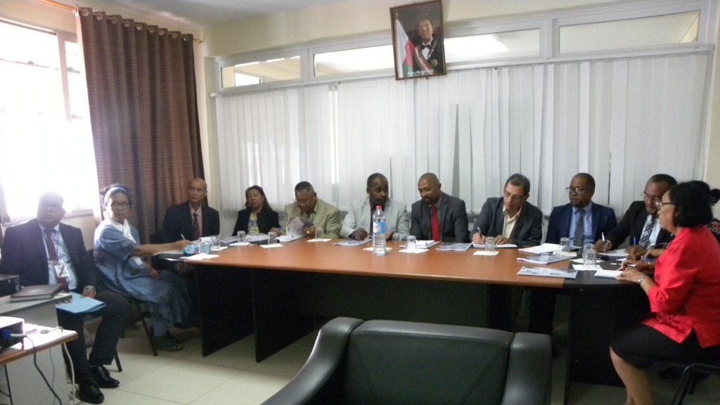 Les membres du Comité de Suivi-Evaluation des PAC, de la Direction de Coordination Nationale des PAC et les Chefs des PAC du 1er Degré et...