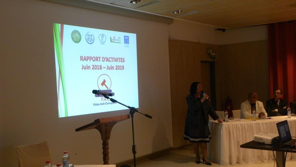 De gauche à droite : Madame Harimahefa RATIARAISOA, Coordonnatrice Nationale des PAC, Monsieur RANDRIANASOLO Jacques, Garde des Sceaux,...