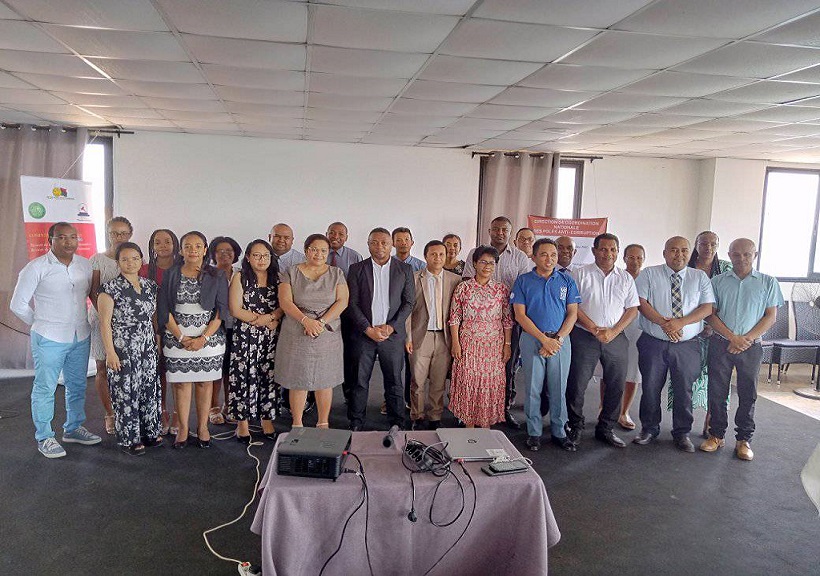 Une photo de groupe à l’issu de l’atelier de renforcement de capacité des magistrats des PAC Mahajanga et d’Antananarivo  à...