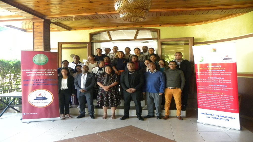 Une photo de groupe à l’issu de l’atelier de renforcement de capacité des personnels de la DCN et des PAC  à l’Hôtel EUCALYPTUS...